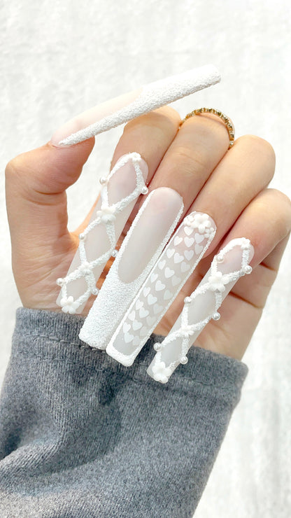 FrostyHeartLace Handmade Nails C004