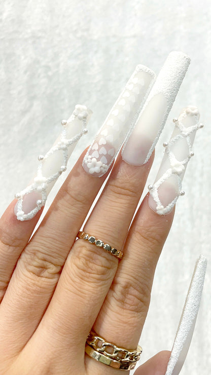 FrostyHeartLace Handmade Nails C004