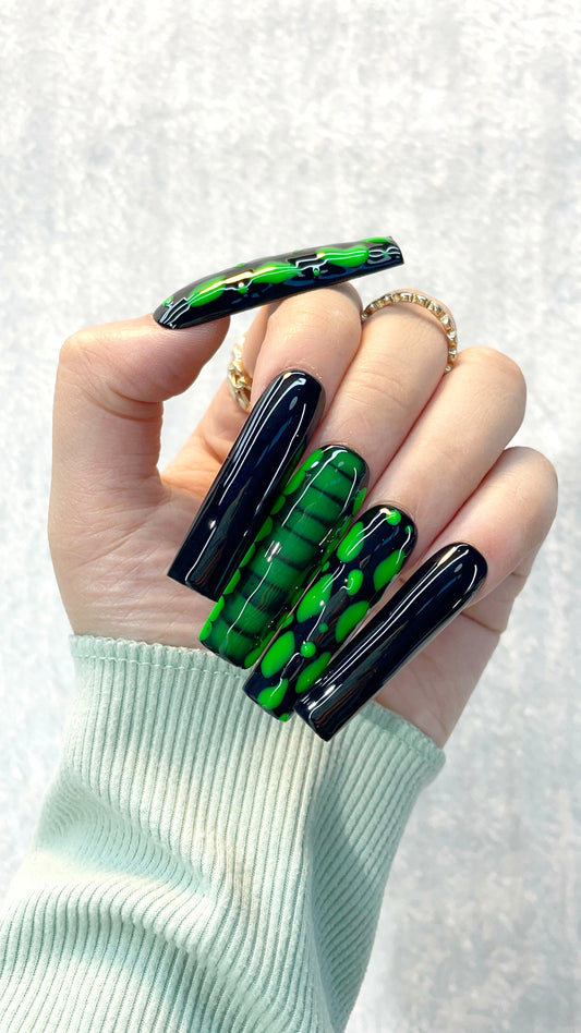 OnyxEmeraldWave Handmade Nails K026